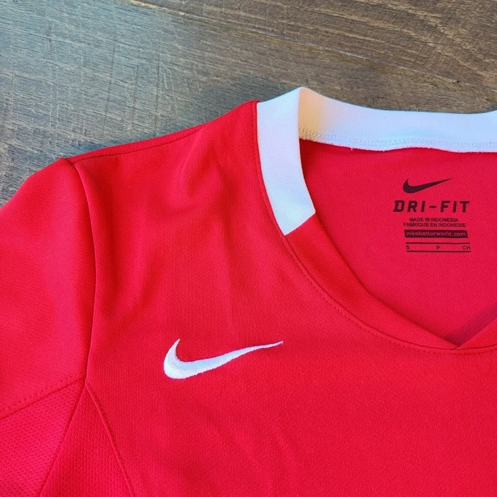 Nike Womens Dri-FIT Soccer Jersey Red White V-Neck Athletic Training Shirt Small